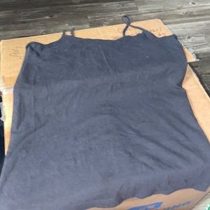 medium black tank top
